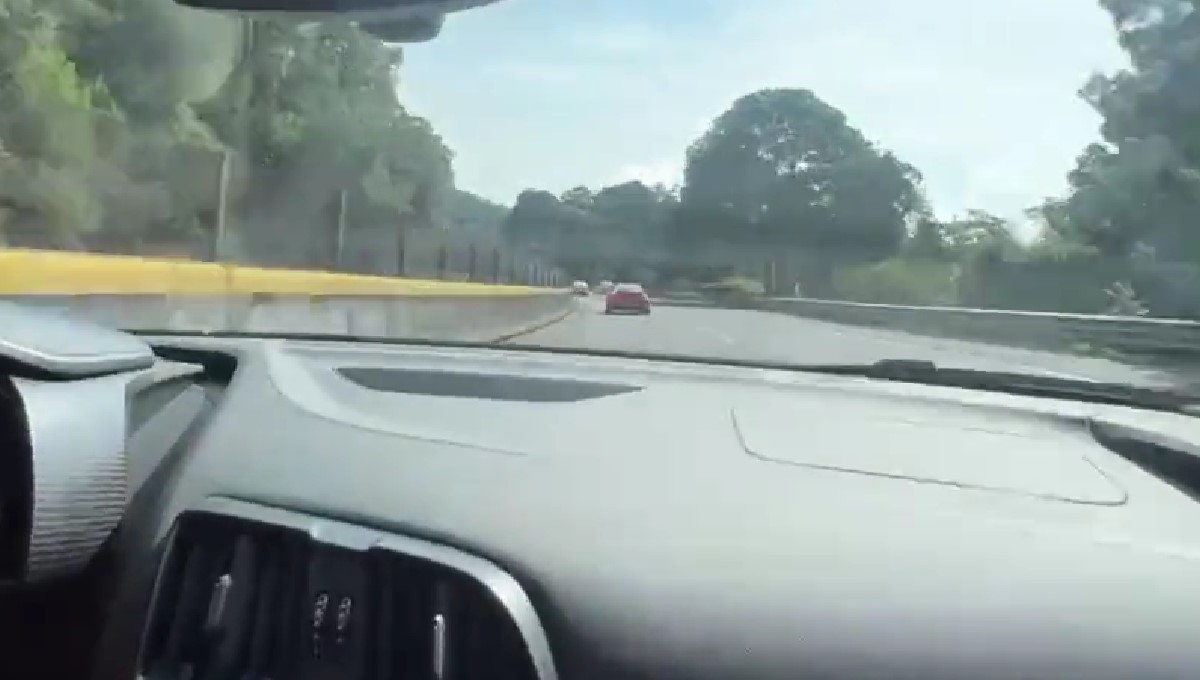 Porsche choca contra un ADO en la carretera México-Cuernavaca