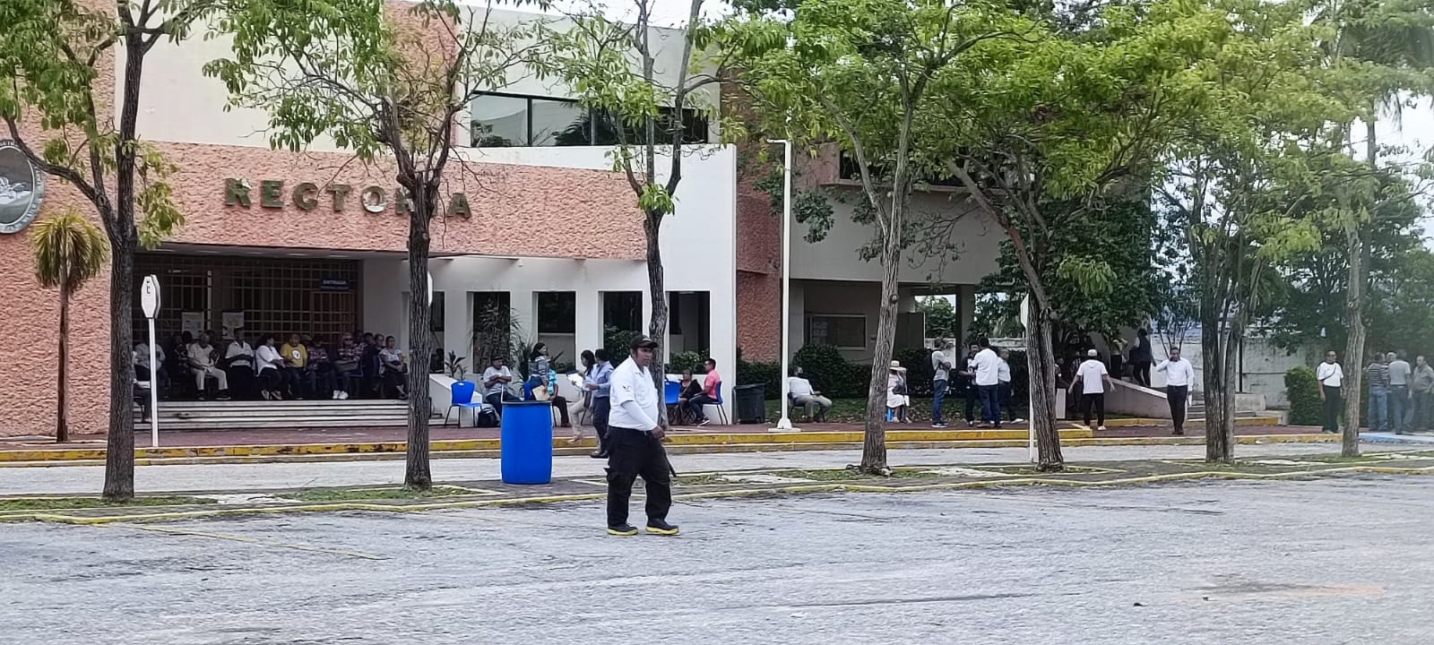 Jubilados de la Universidad de Ciudad del Carmen realizan otra protesta por el adeudo de sus quincenas: EN VIVO