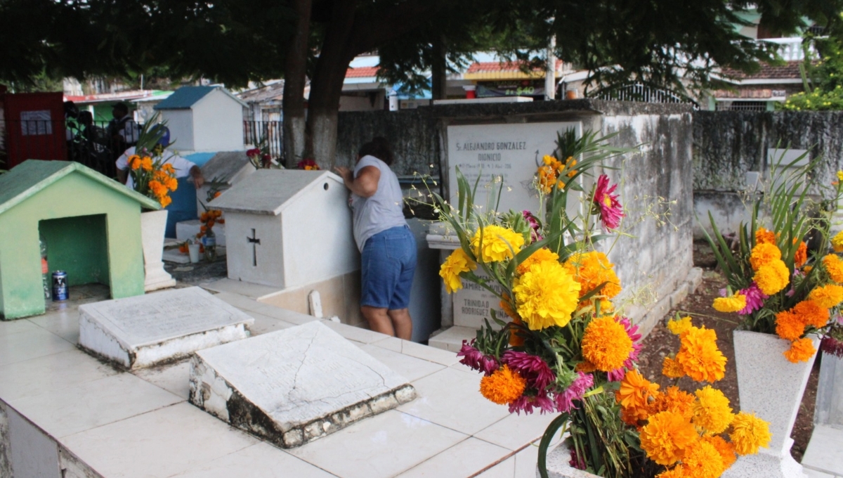 Comienza la limpieza de panteones en Campeche previo al Día de Muertos