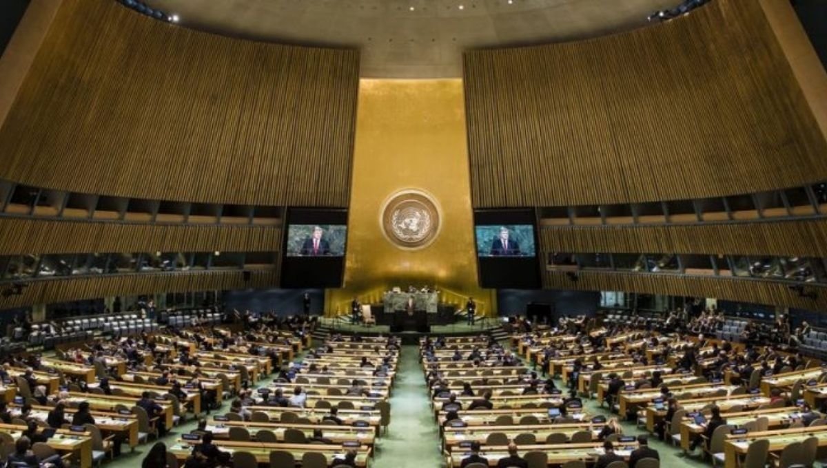 La ONU tiene varios objetivos fundamentales, siendo el más destacado el mantenimiento de la paz y la seguridad internacionales