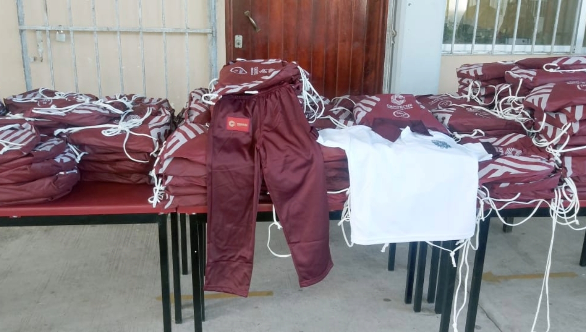 En Campeche, entregarán más de 40 mil uniformes escolares en noviembre