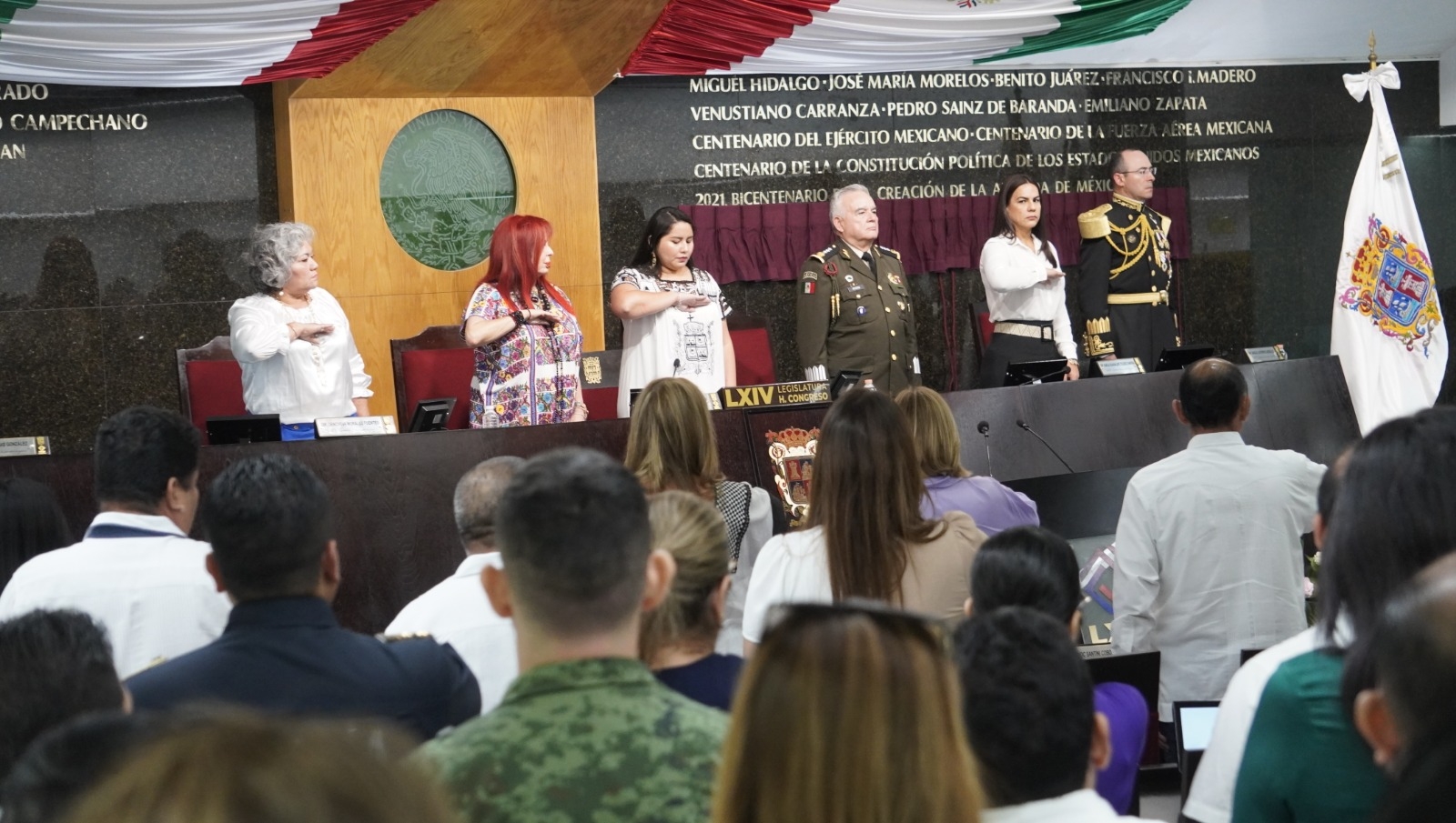 El homenaje fue plasmado en letras doradas en honor al Heroico Colegio Militar