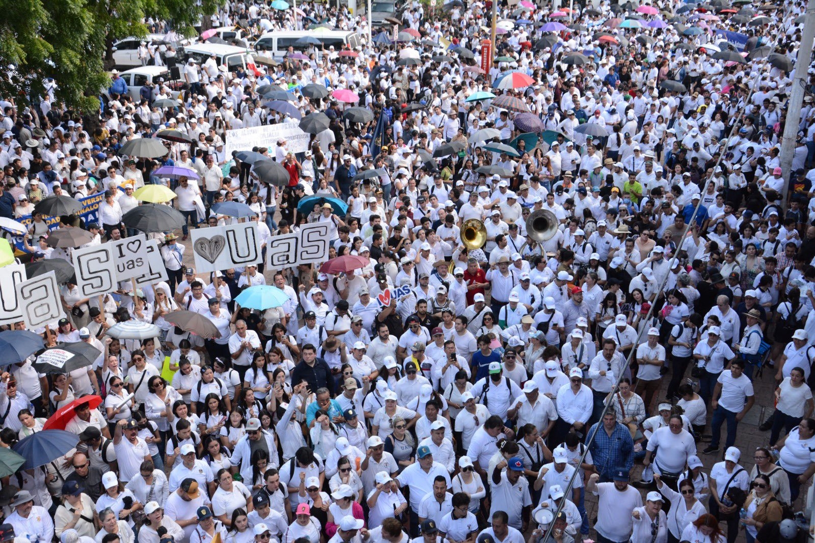 Las calles de Sinaloa lucieron llenas de estudiantes