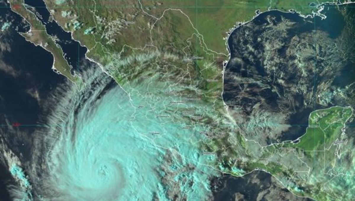 La Coordinación Nacional de Protección Civil pidió a la población mantenerse atenta al desarollo del Huracán Norma en jalisco, Colima y Baja California Sur