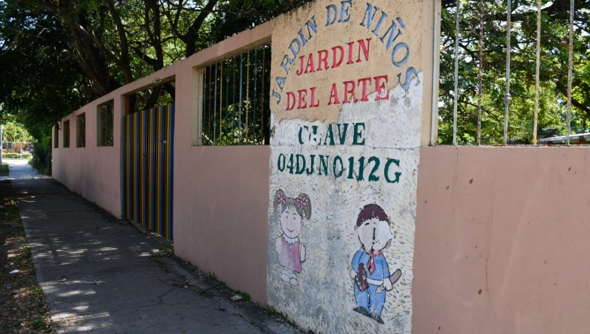 Madres de familia de un kínder de Campeche exigen velador; Gobierno 'da largas' para contratarlo