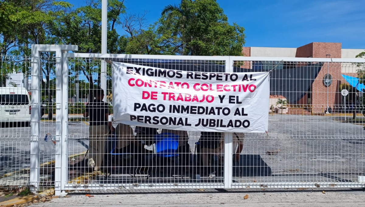 Continúa el paro de jubilados en la Rectoría de la Universidad de Ciudad del Carmen: EN VIVO