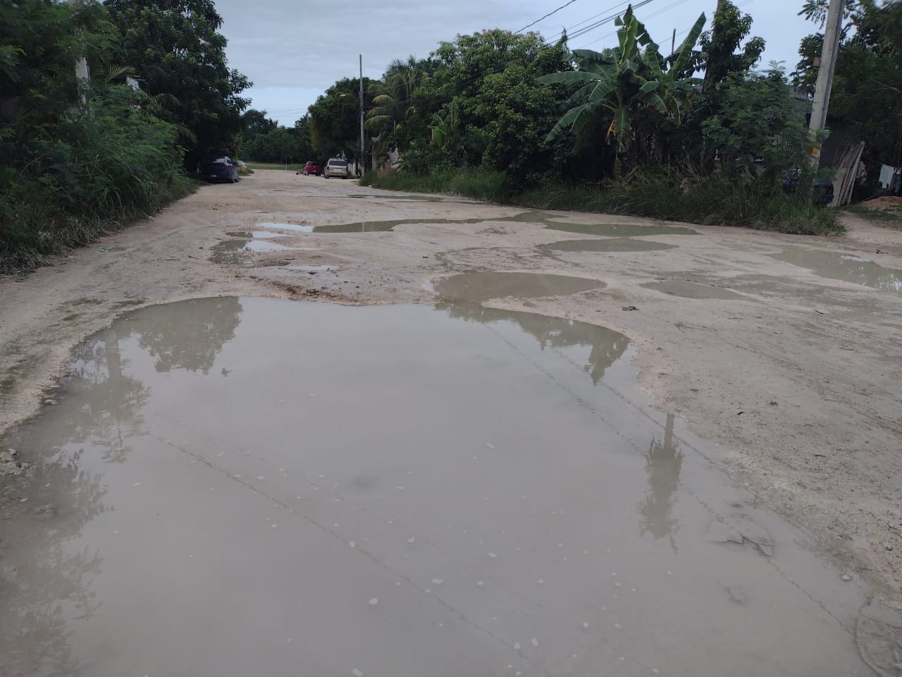 Fuga de agua en Felipe Carrillo Puerto sigue sin ser atendida por CAPA