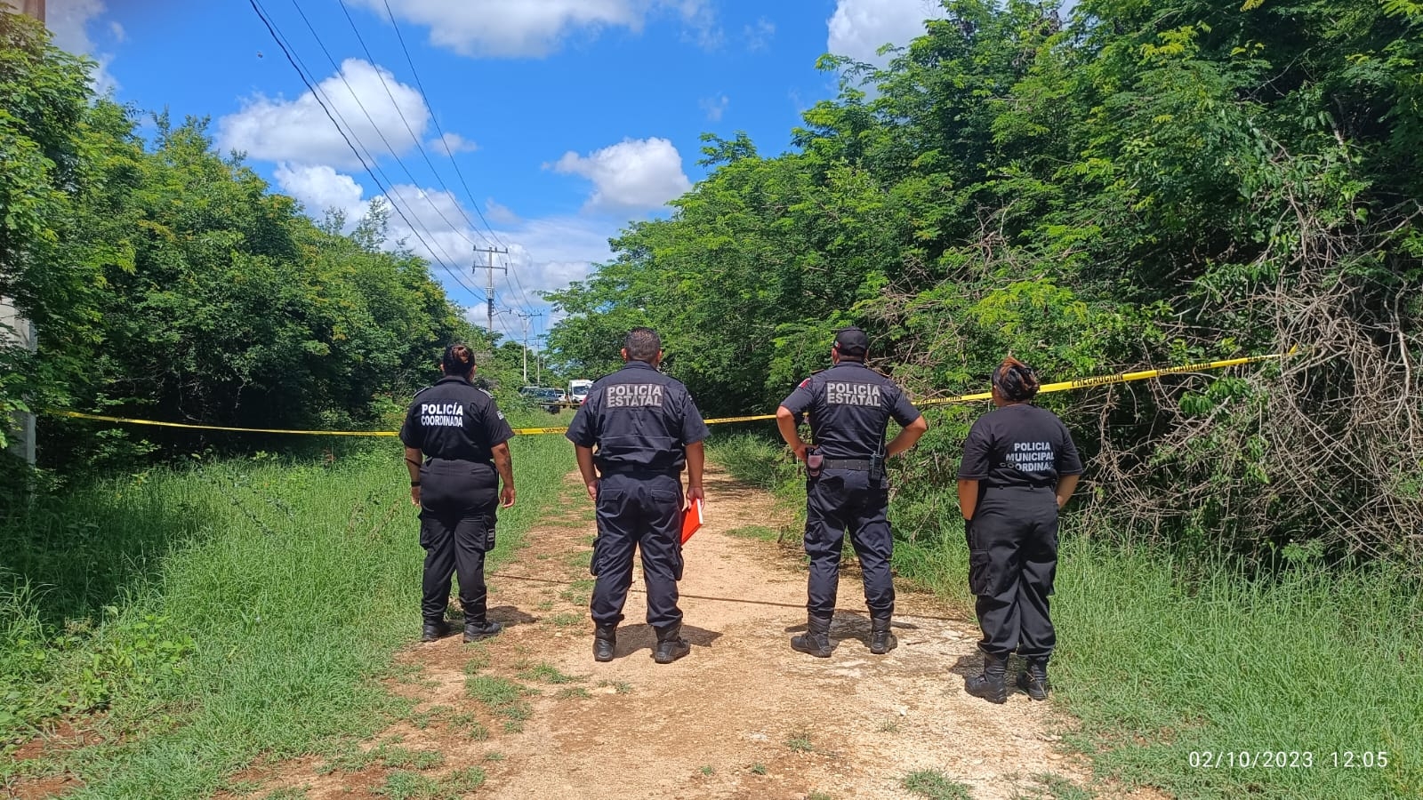 Autoridades acordonaron el área en espera del levantamiento del cuerpo