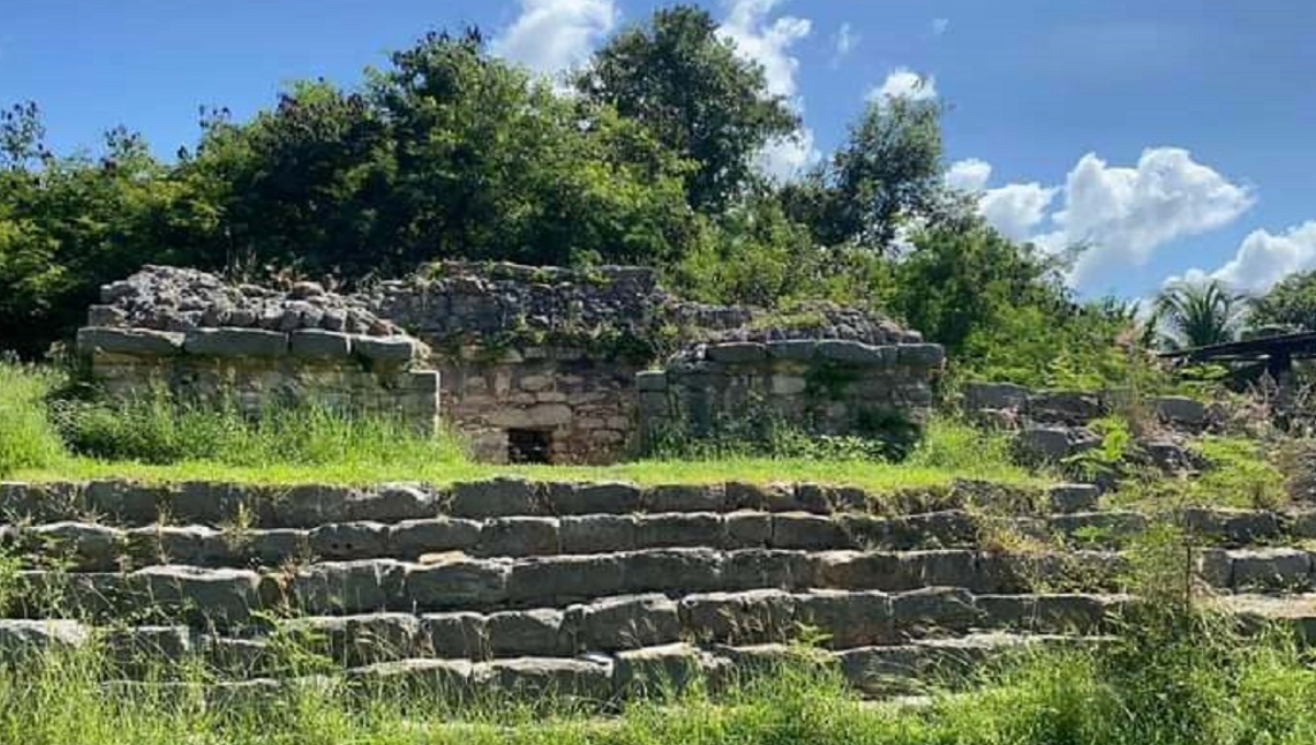 Observatorio Maya de Acanceh, Yucatán, invadido por la maleza