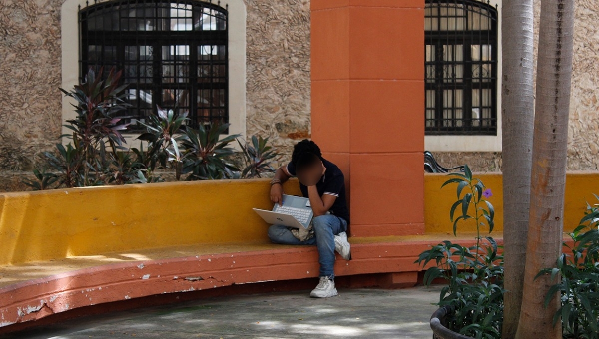 Acosadores callejeros 'se mudan' al internet en Yucatán