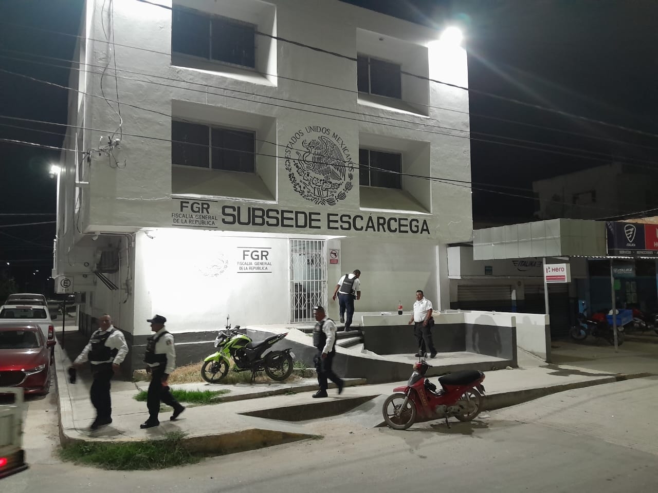 Los tres hombres iban armados cuando vigilaban a una camioneta con migrantes en Escárcega