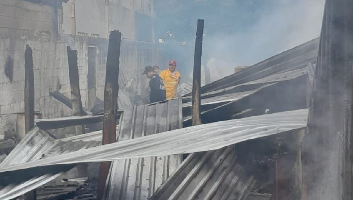 Tanque de gas explota y destruye una casa en Campeche