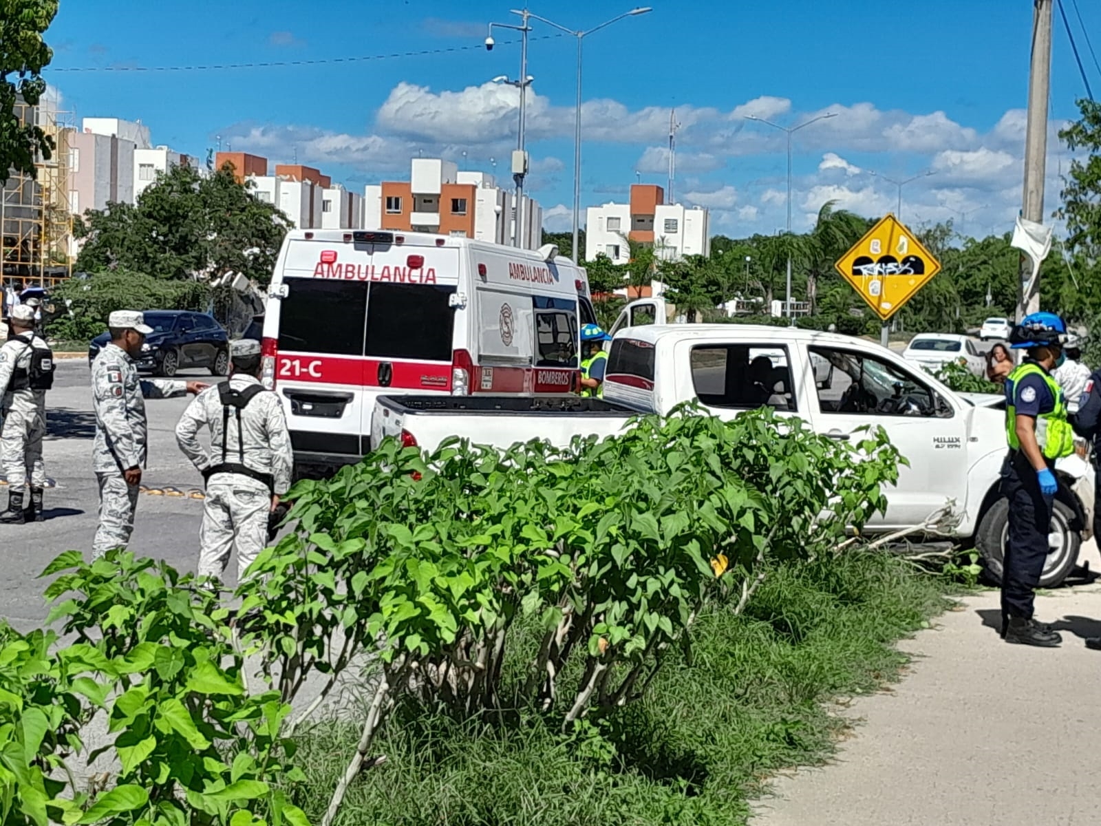 Taxistas atacan a conductor tras accidente y fuga en Playa del Carmen