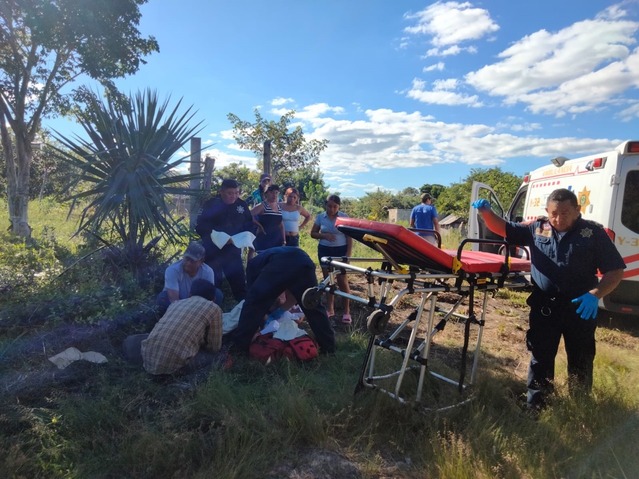 Paramédicos atendieron a la mujer y la trasladaron al hospital San Carlos de Tizimín