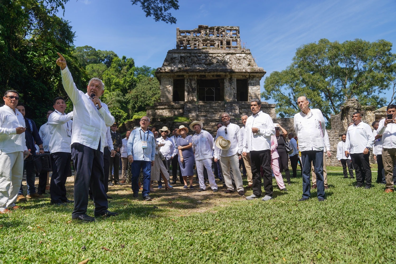 Jefes de Estado visitan zona arqueológica después del Encuentro Palenque