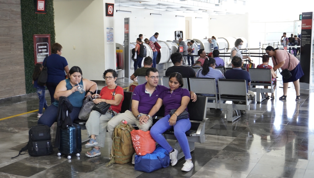 Viajeros rechazan servicio de taxis en el aeropuerto de Campeche por 'careros'