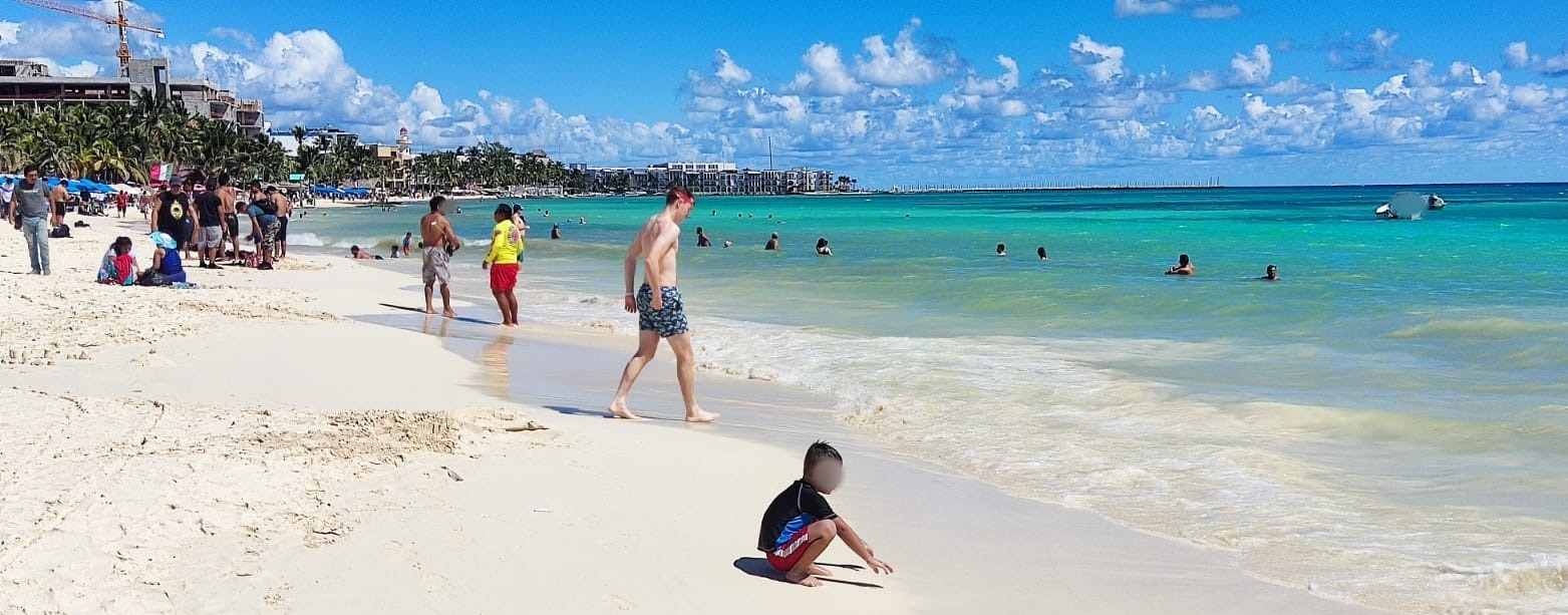 Playa del Carmen, un lujo para los propios trabajadores turísticos; gastan hasta 2 mp en un día