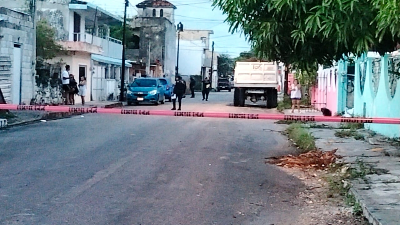 Lanzan bomba molotov y disparan ocho veces frente a una casa de Cozumel
