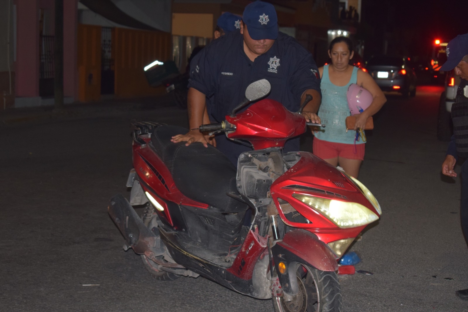 Auto 'fantasma' atropella a a una mujer en motocicleta en Progreso