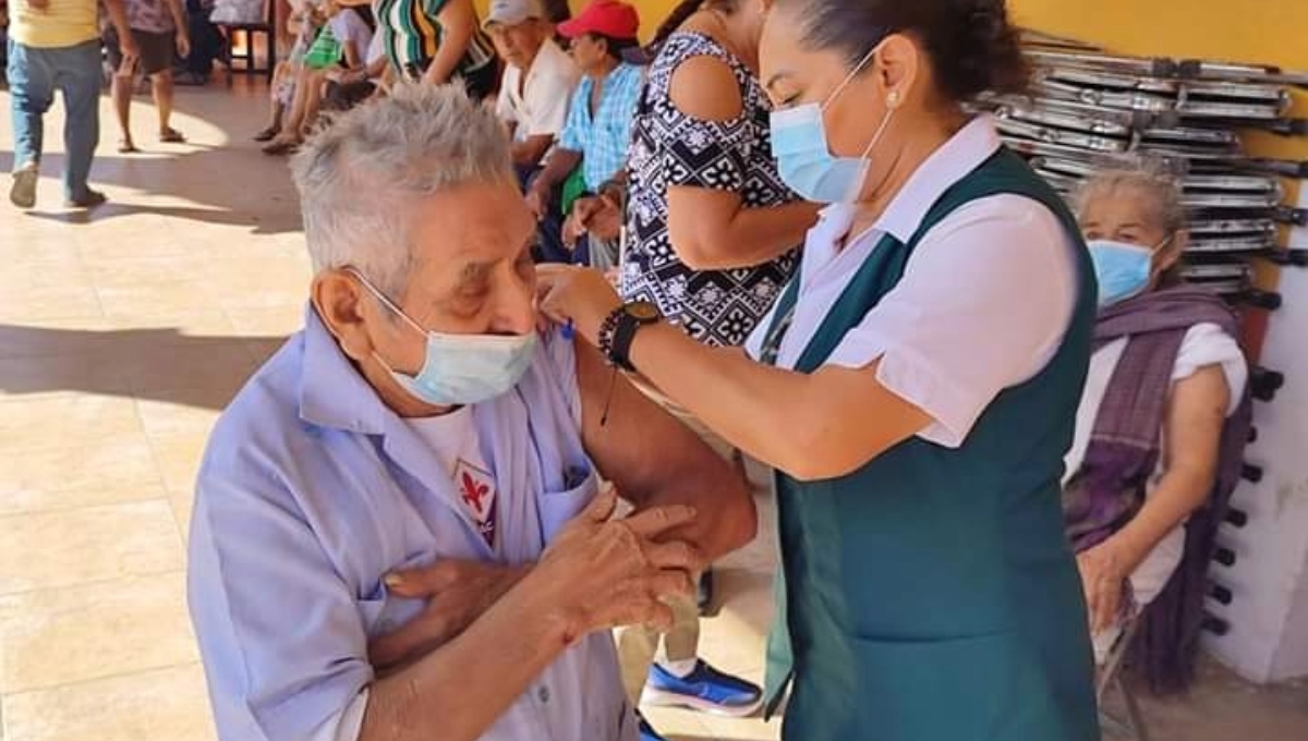 En este mismo lugar también se llevó a cabo la aplicación de la vacuna antinfluenza a embarazadas