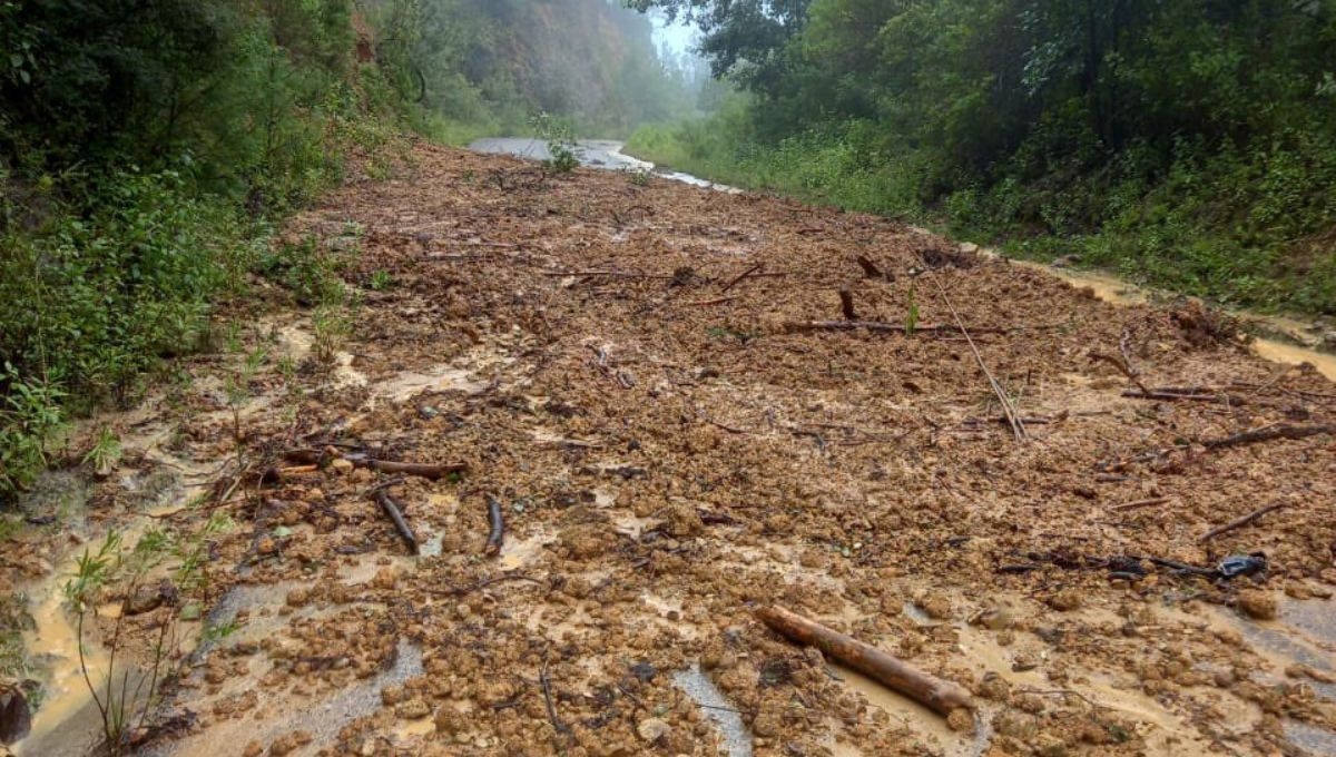 Otra de las importantes afectaciones que dejó el Huracán Otis en Guerrero, fue el daño a carreteras que impide el acceso a diversas comunidades, incluido Acapulco