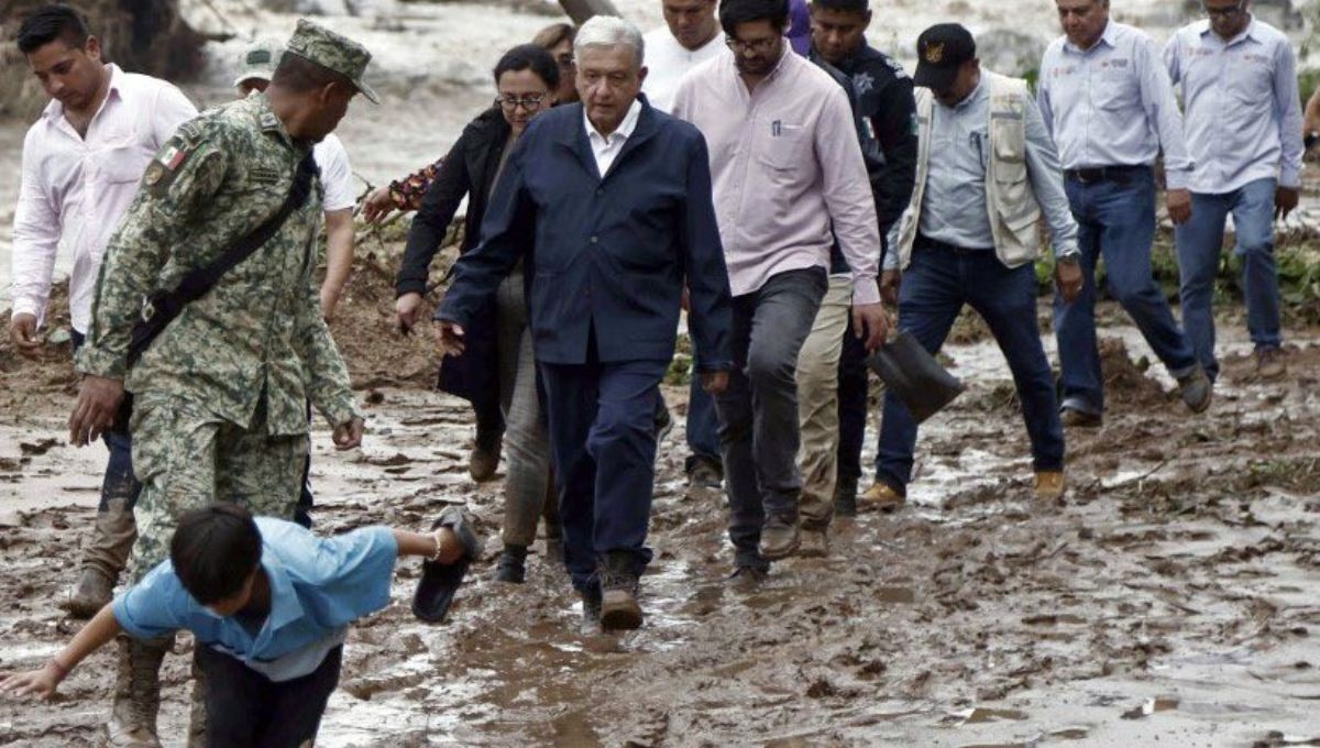 El presidente Andrés Manuel López Obrador visitó la tarde del miércoles, la zona afectada por el Huracán Otis