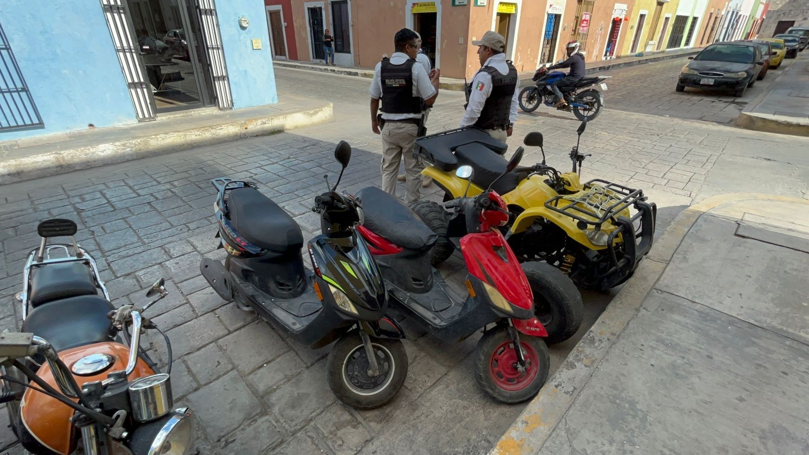 Hombre roba las baterías de dos motocicletas en el Centro de Campeche