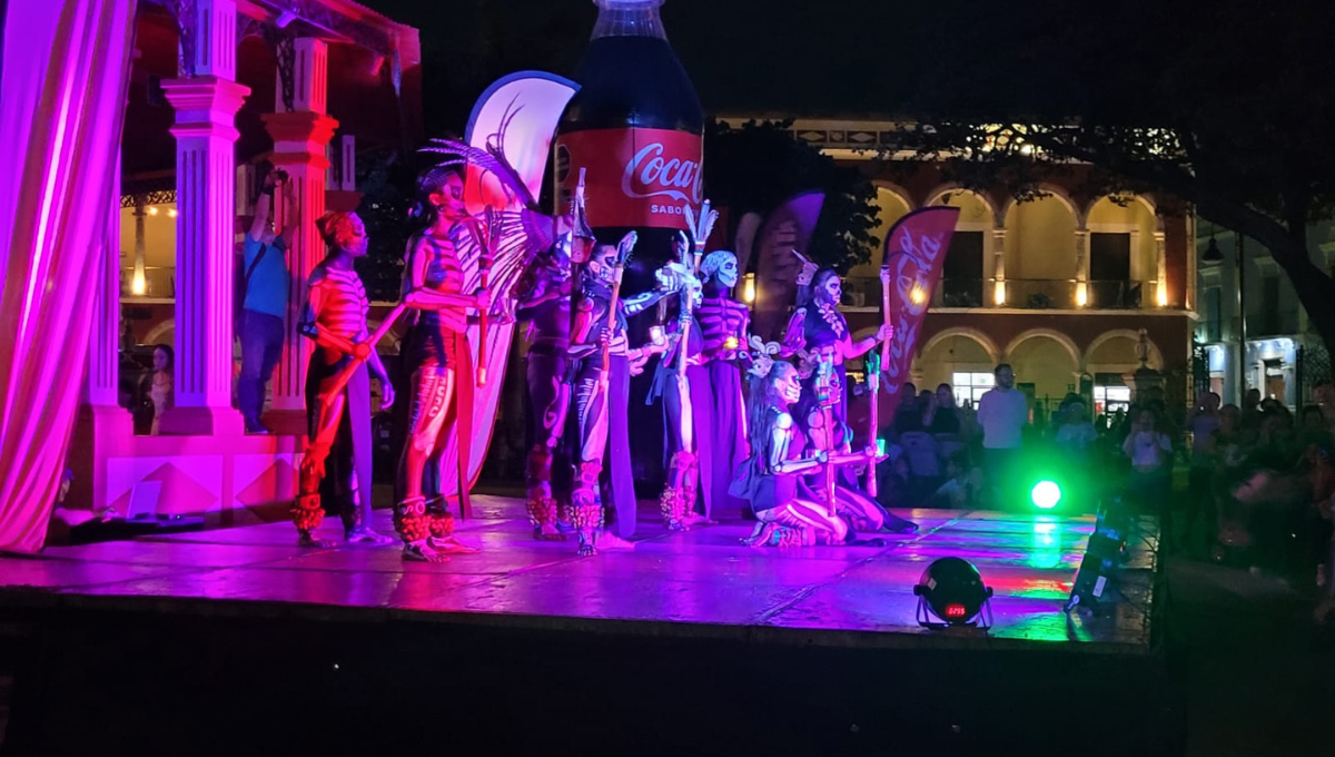 Parque Principal de Campeche se llena de magia con el encendido del altar: EN VIVO