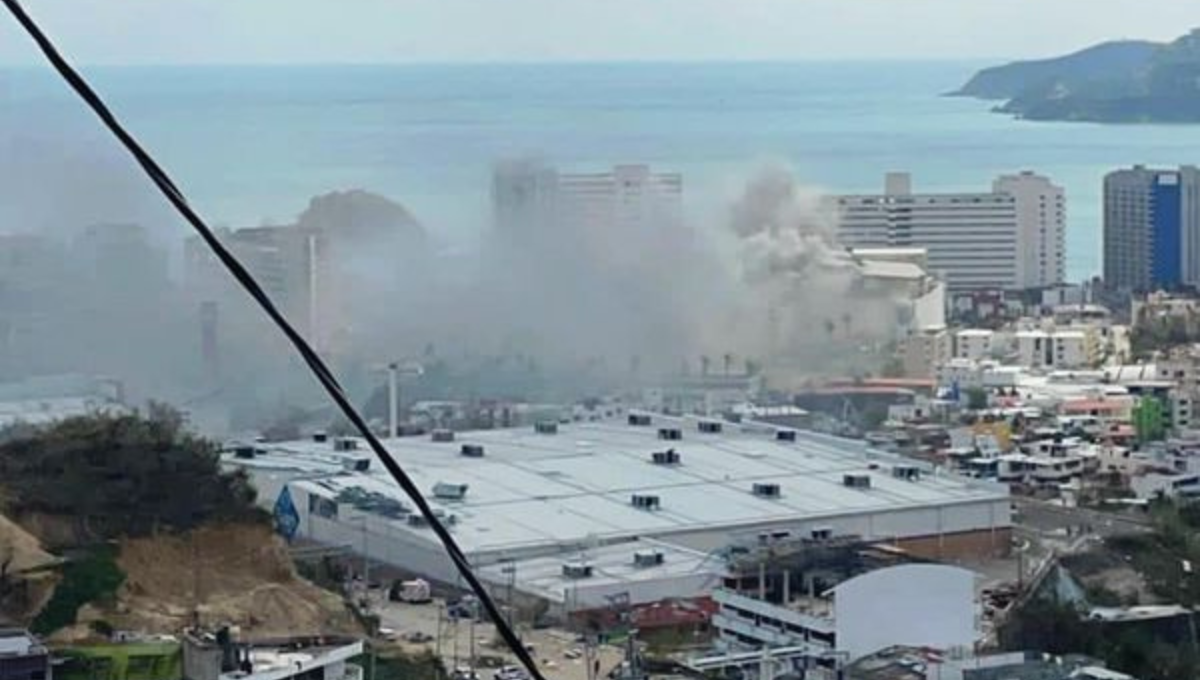 Saqueadores provocan incendio en Plaza Galerías Diana en Acapulco: VIDEO