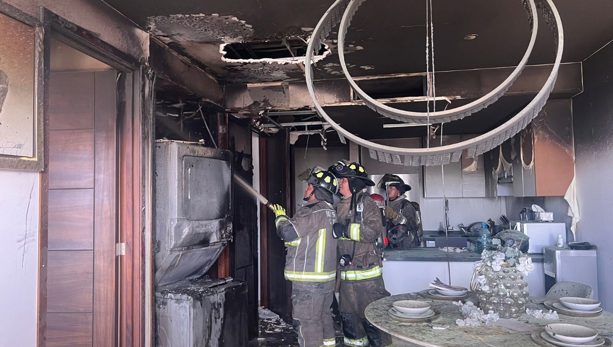 Loa bomberos llegaron al lugar para sofocar las llamas