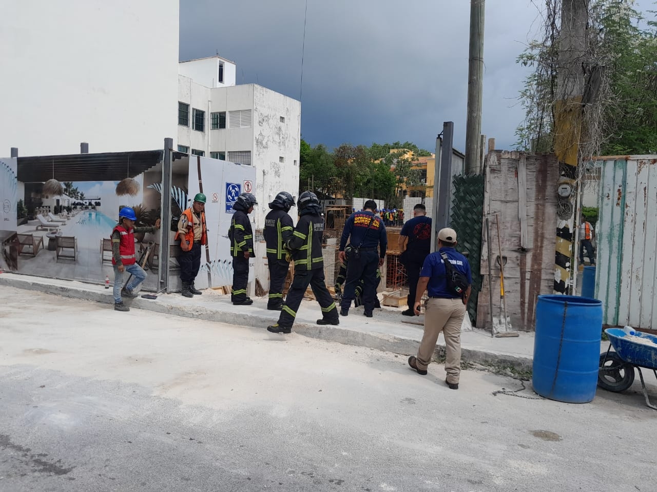 Playa del Carmen: Albañil cae al sótano de una obra en construcción