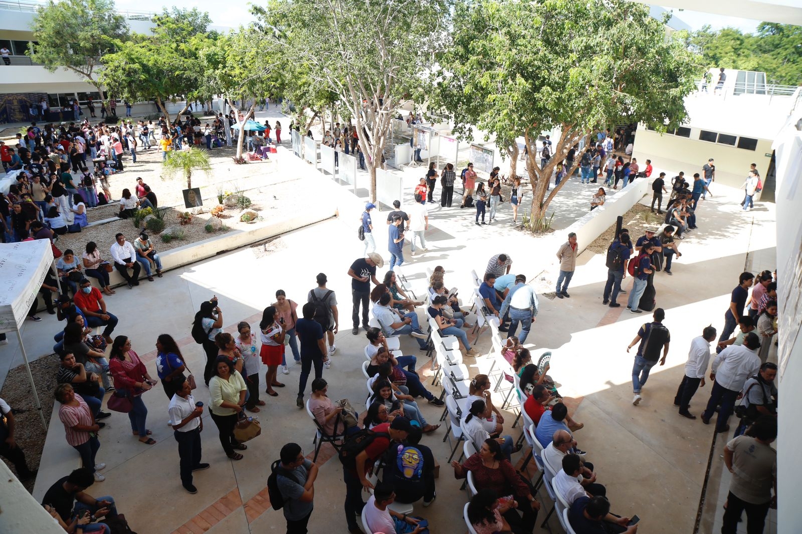 Son más de tres mil alumnos los que ahora tomarán clases en la FCA de la UADY