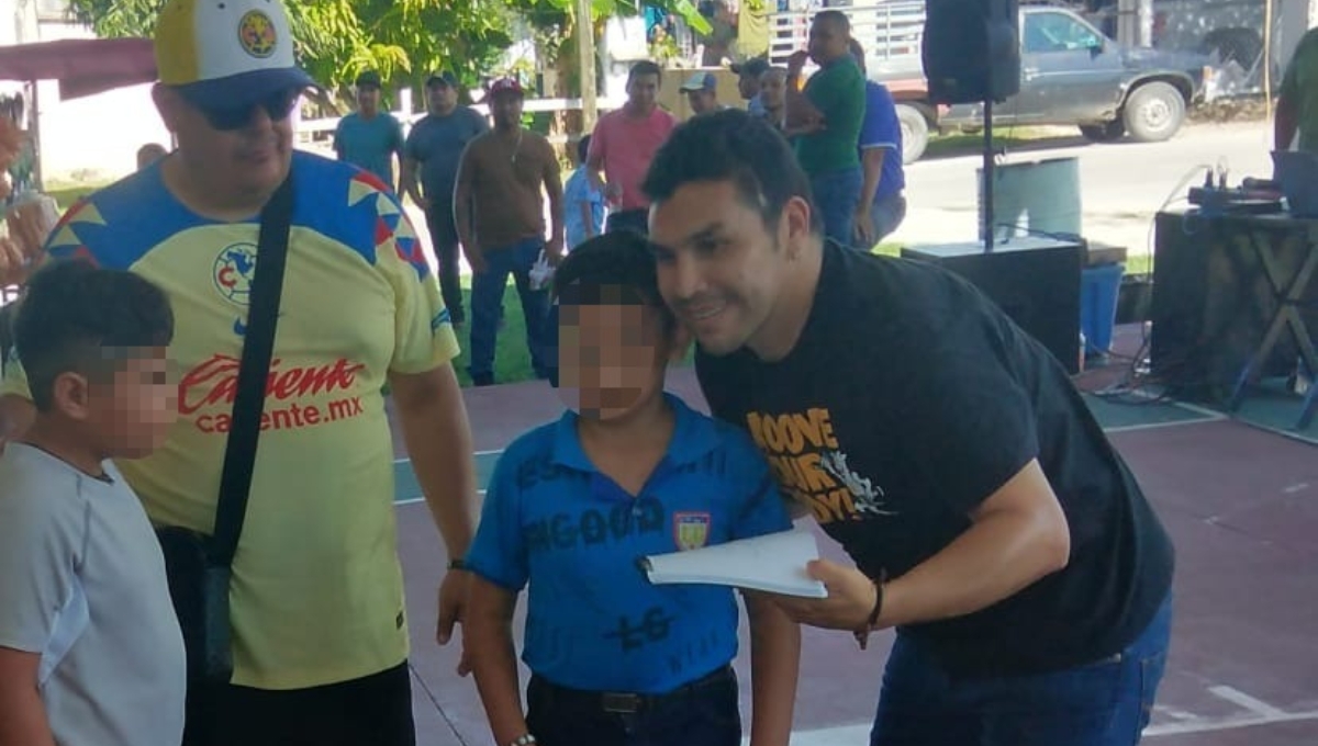 Salvador Cabañas, exjugador del América, se reúne con más de 400 pobladores en Sabancuy