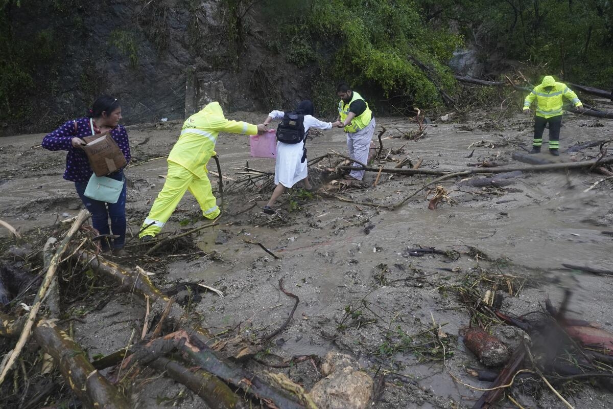 Acapulco: Suman 45 muertos y 47 desaparecidos por paso del Huracán Otis