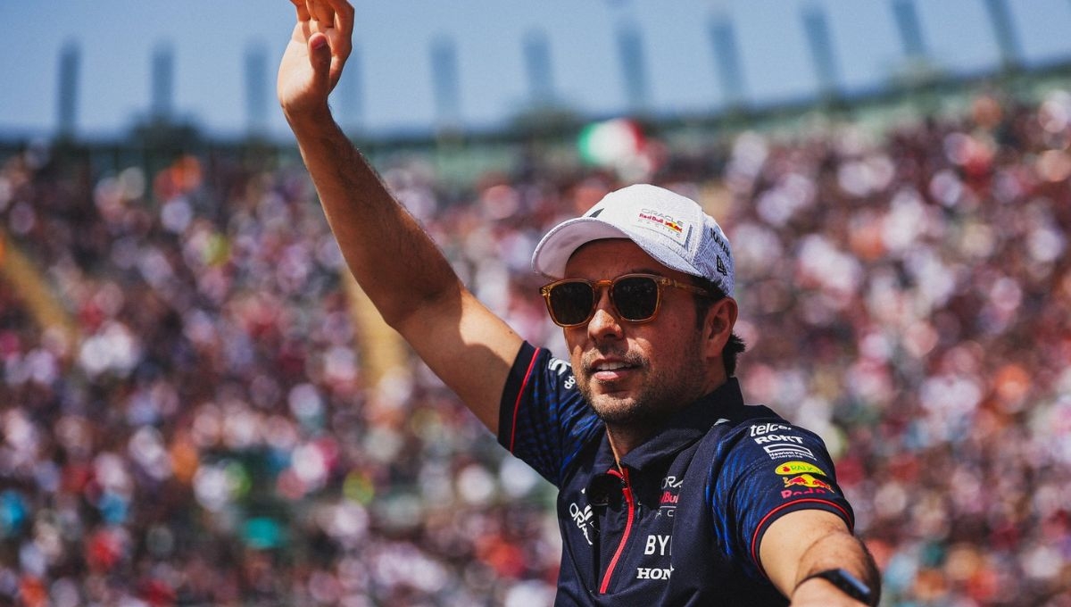 Checo Pérez despide el año al lado de Red Bull