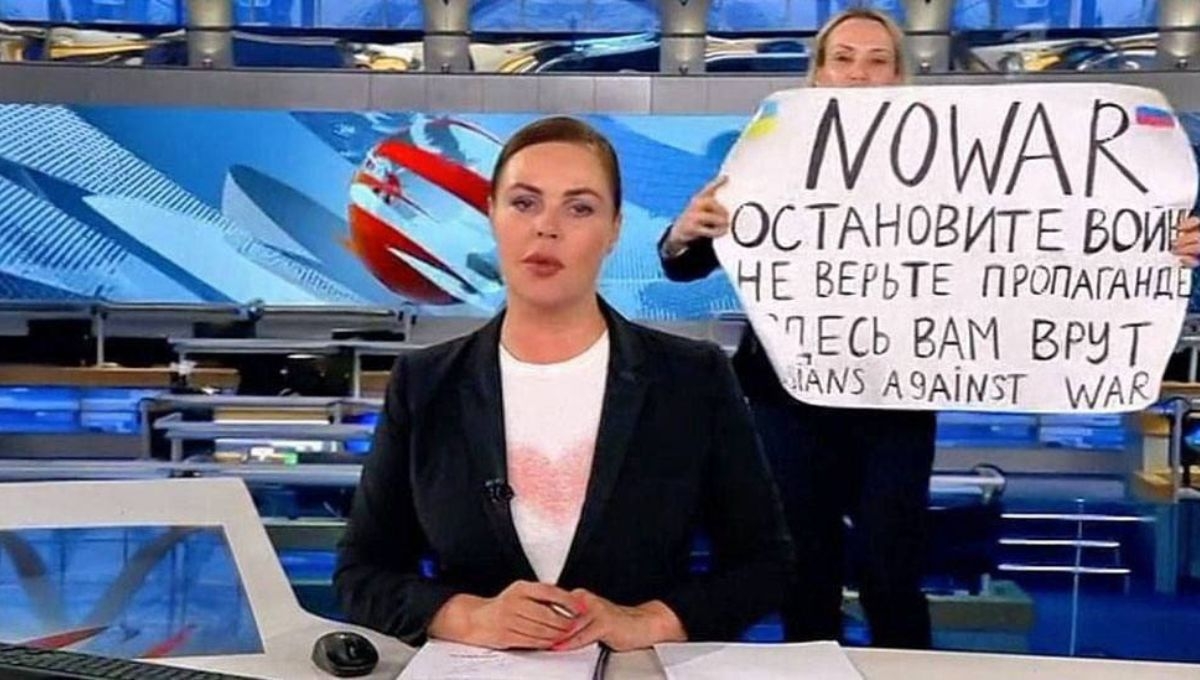 La periodista Marina Ovsyannikova recibió una sentencia de 8.5 años de prisión, por protestar en televisión contra la Guerra en Ucrania