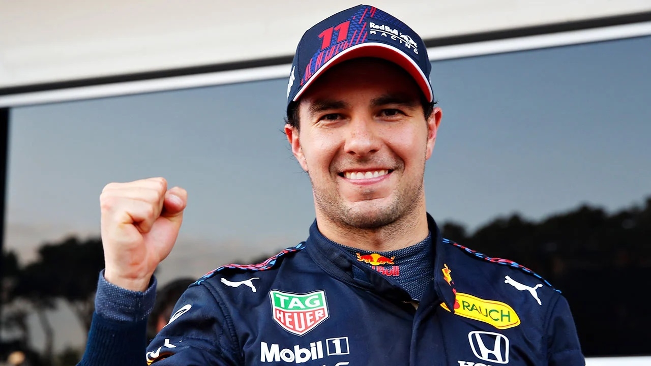 Sergio Pérez informa que seguirá en Red Bull para el 2024