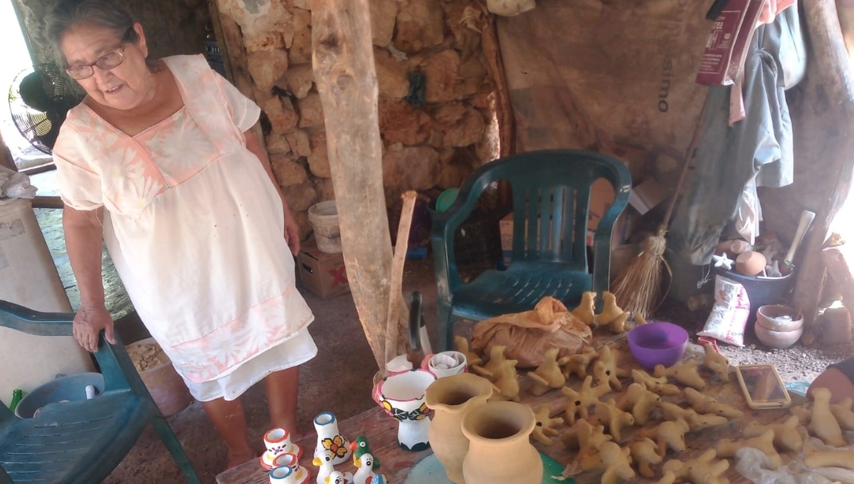 Alfareros de Tepakán, Campeche, preparan sus artesanías para la llegada de los 'pixanes'