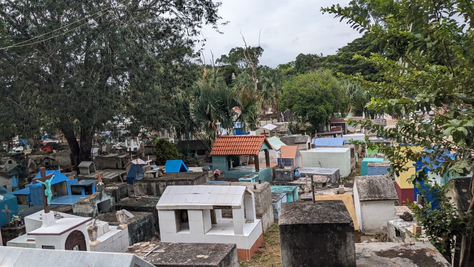 Cementerio de José María Morelos, con poco movimiento este Día de Muertos: EN VIVO