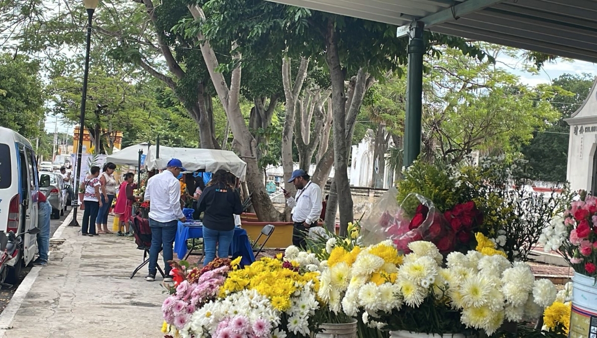 Cementerios de Mérida reciben a visitantes en este Día de Muertos: EN VIVO
