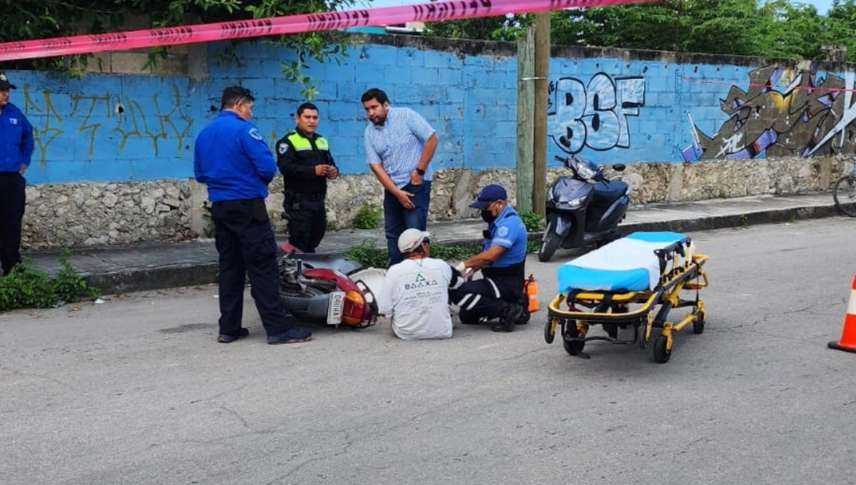 Motociclista se fractura la pierna luego de ser impactado por un auto en Cozumel