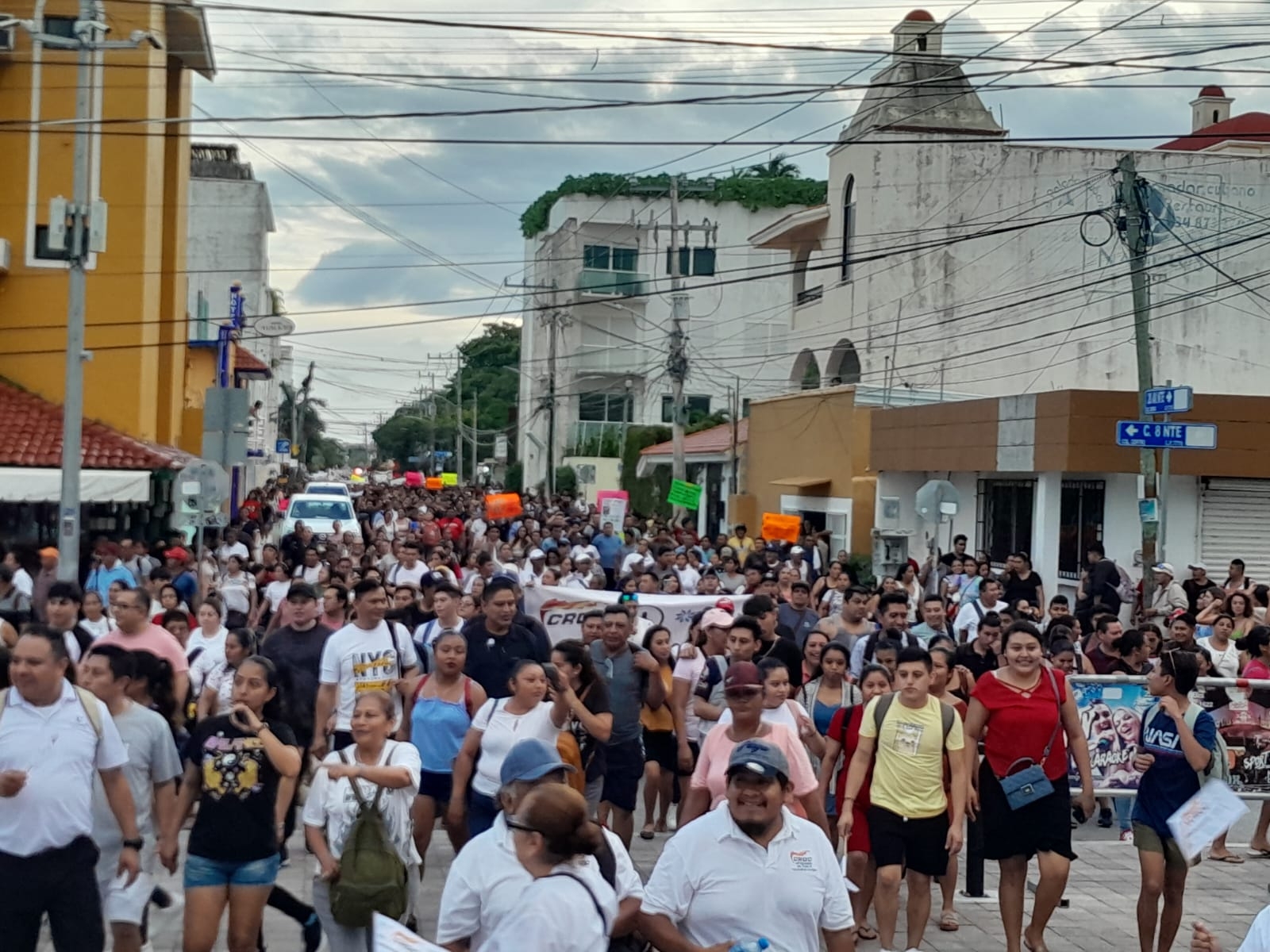 Cerca de mil trabajadores de Playa del Carmen marcharon por las 40 horas semanales