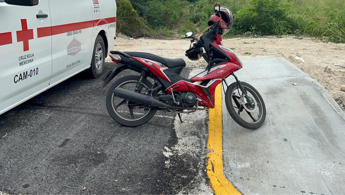 Pareja de motociclista derrapa a la bajada de un cerro en Campeche