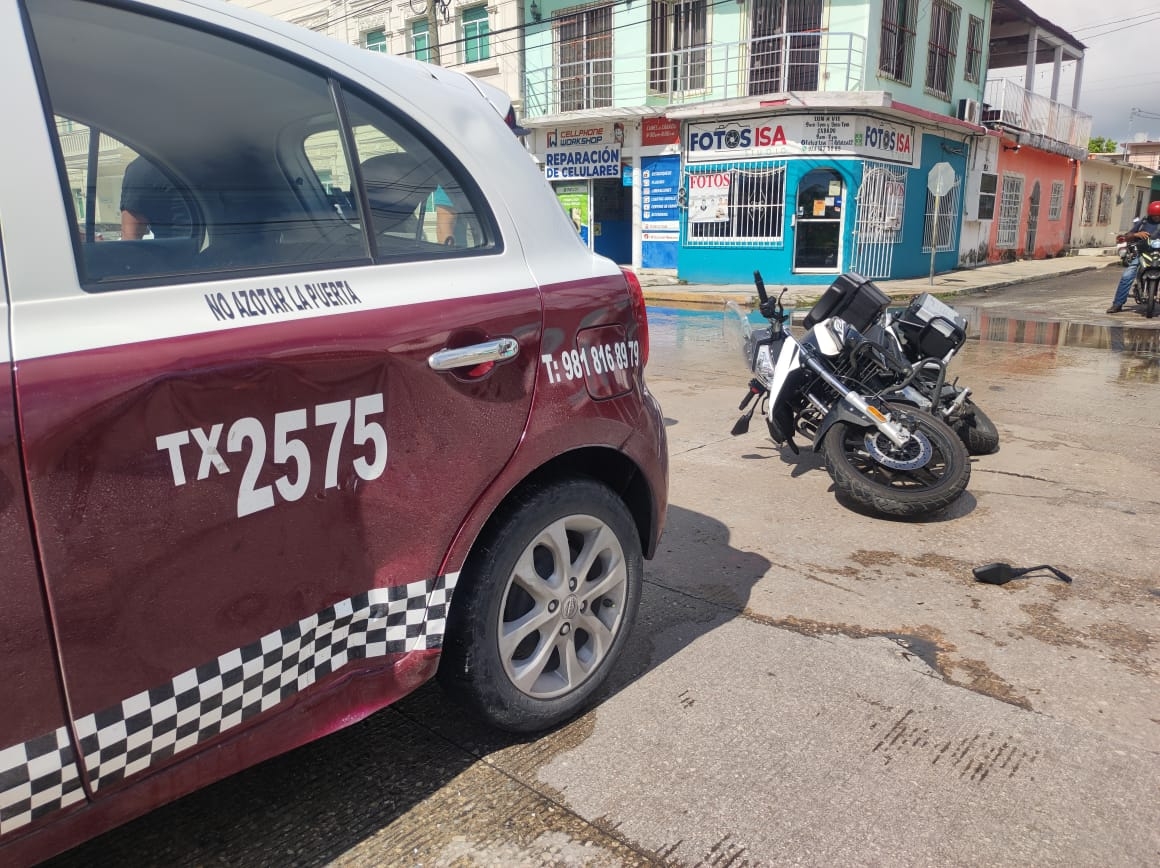 Taxi choca contra un motociclista en Ciudad del Carmen, Campeche