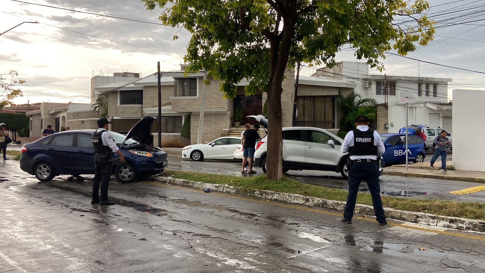 Conductor causa choque por circular distraído en Campeche