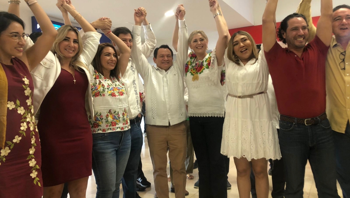 Huacho Díaz Mena recibe a Claudia Sheinbaum en el aeropuerto de Mérida: EN VIVO