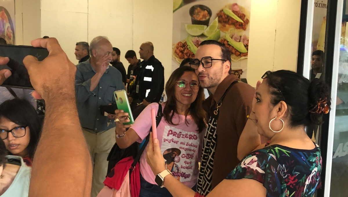 Apio Quijano llega a Mérida para la firma de autógrafos del Team Infierno en la Feria Xmatkuil