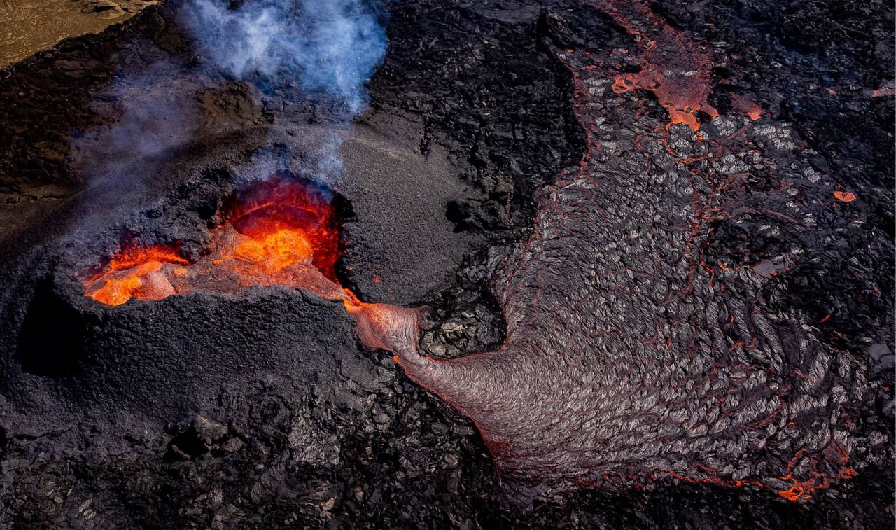 Islandia evacua a miles de ciudadanos ante amenaza de erupción volcánica: VIDEO