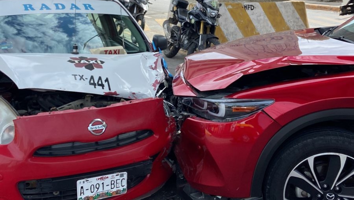 Conductor se estrella contra un taxi en la avenida Gobernadores de Campeche: EN VIVO