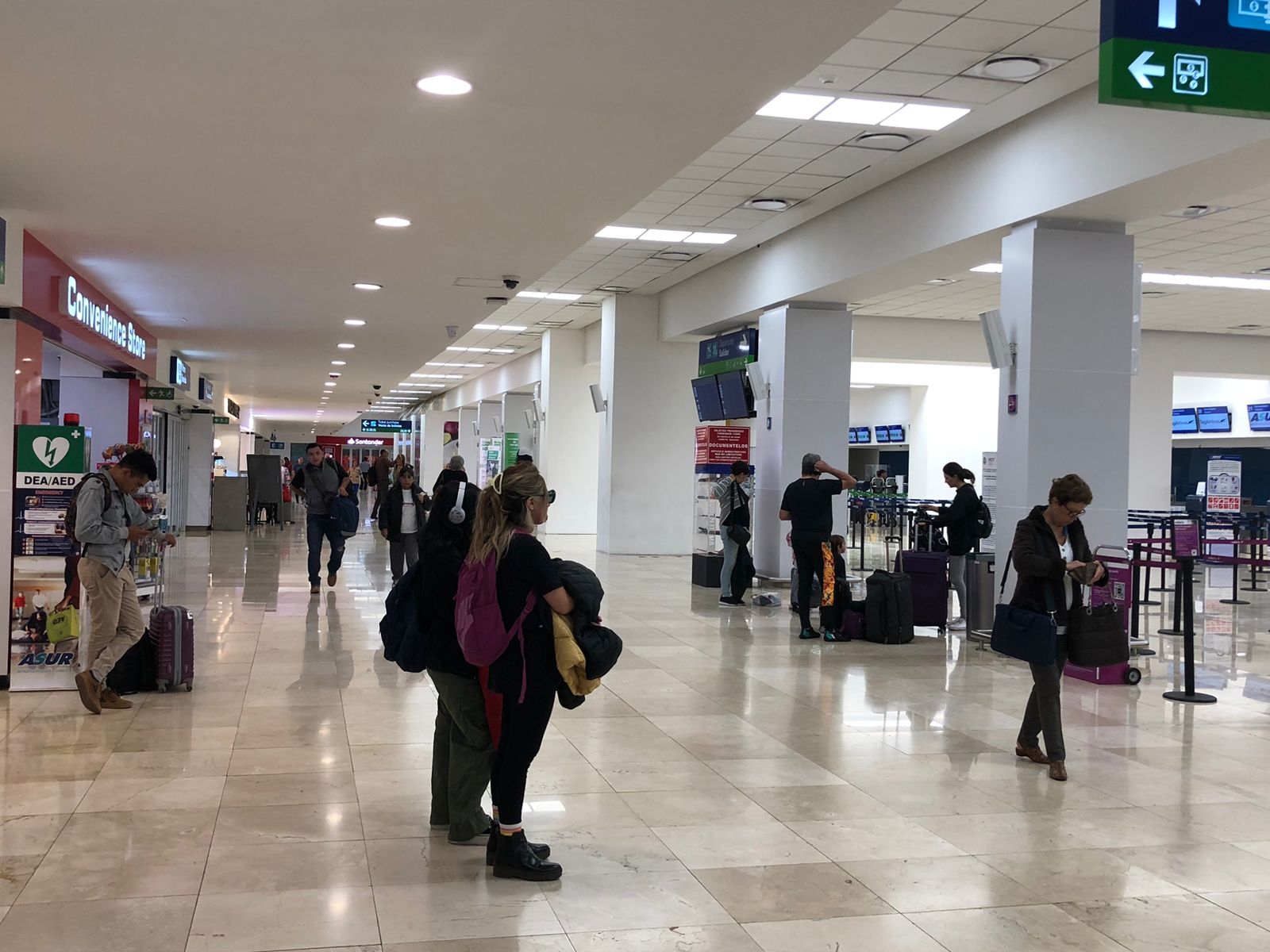 La movilidad de pasajeros se mantiene este miércoles en el aeropuerto de Mérida
